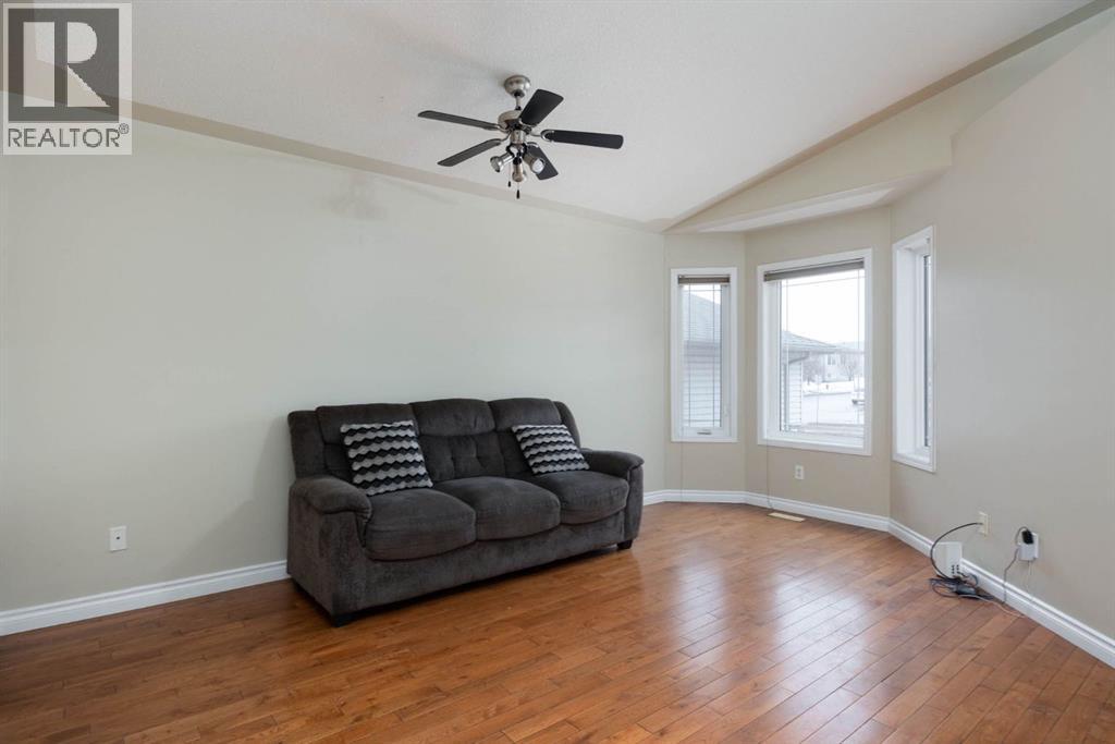 104 Philpott Bay, Fort Mcmurray, Alberta  T9K 2T8 - Photo 6 - A2244922