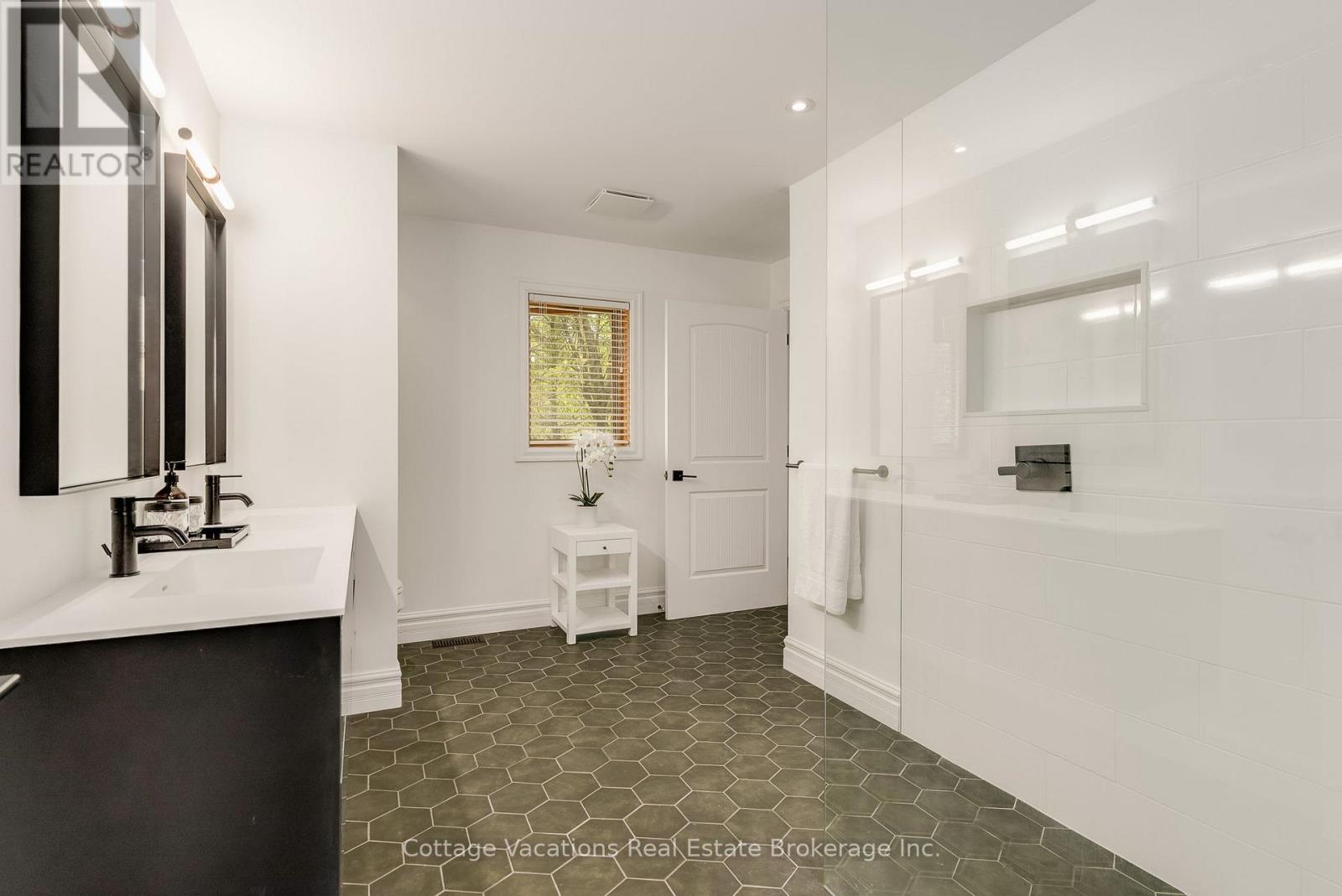 1016 Lawland Heights Road, Gravenhurst, Ontario  P1P 1R2 - Photo 22 - X11947230