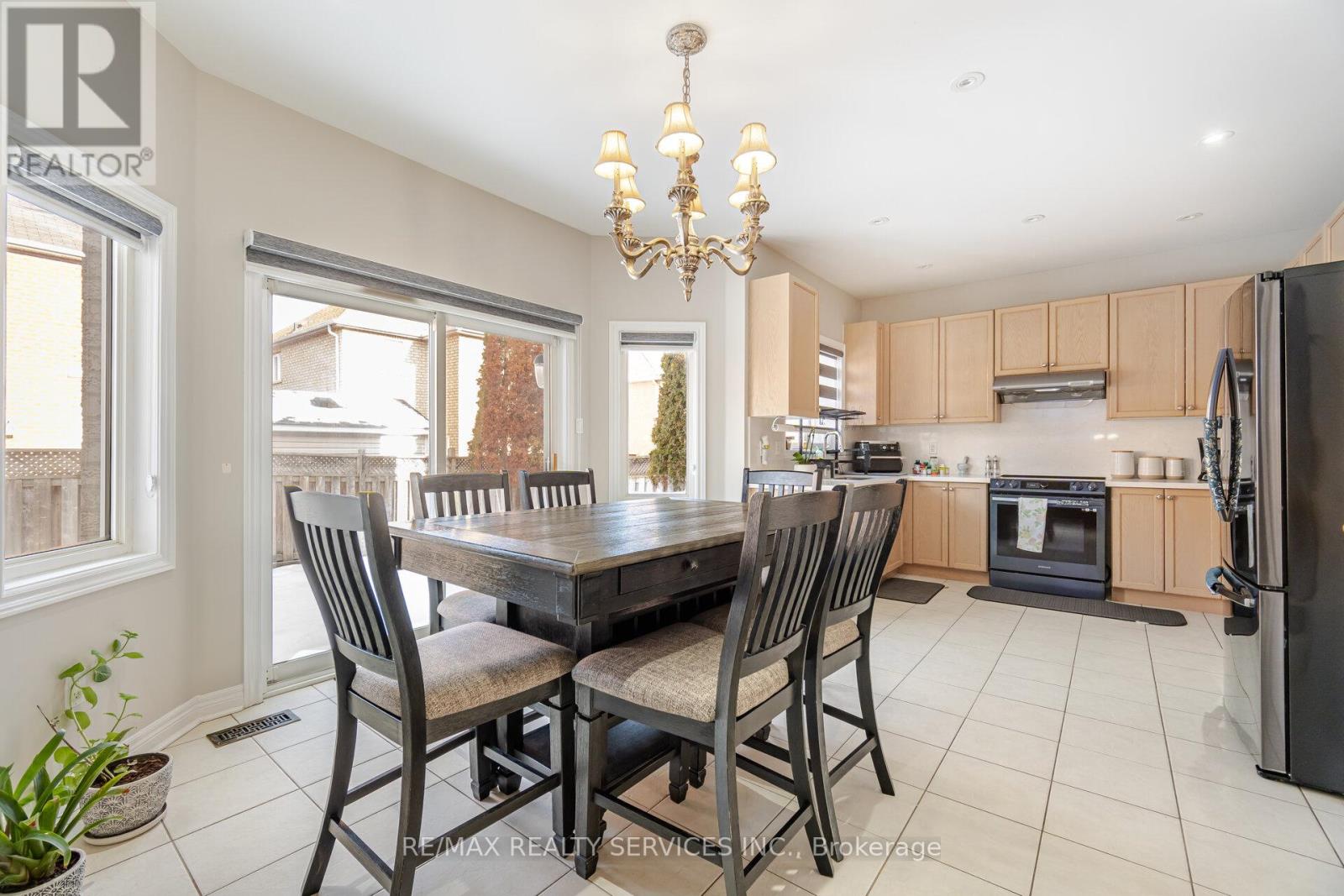 25 Mountain Gorge Road, Brampton (Sandringham-Wellington), Ontario  L6R 2X7 - Photo 14 - W12344812