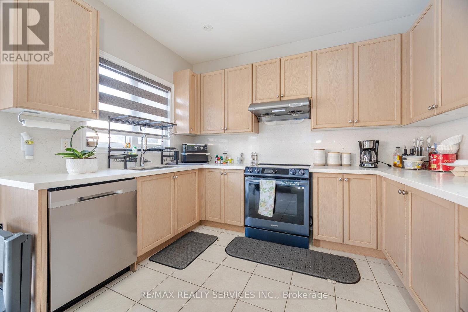 25 Mountain Gorge Road, Brampton (Sandringham-Wellington), Ontario  L6R 2X7 - Photo 15 - W12344812
