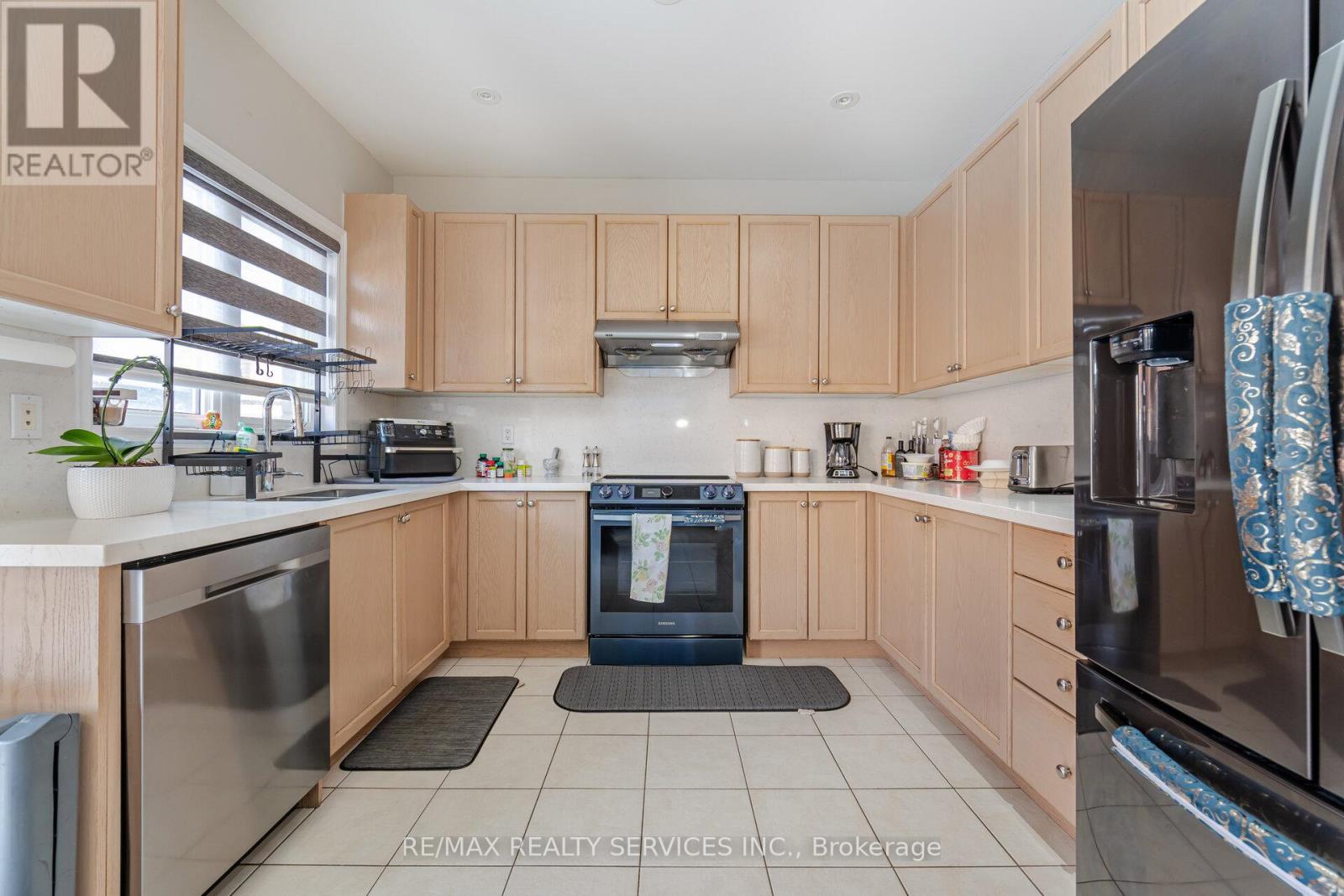 25 Mountain Gorge Road, Brampton (Sandringham-Wellington), Ontario  L6R 2X7 - Photo 16 - W12344812