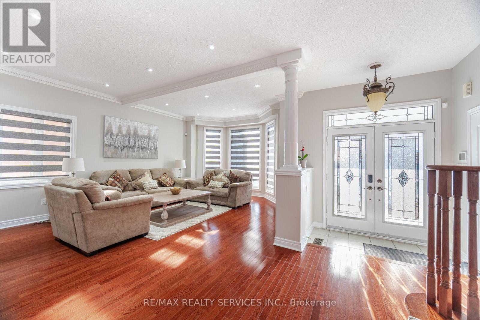 25 Mountain Gorge Road, Brampton (Sandringham-Wellington), Ontario  L6R 2X7 - Photo 7 - W12344812
