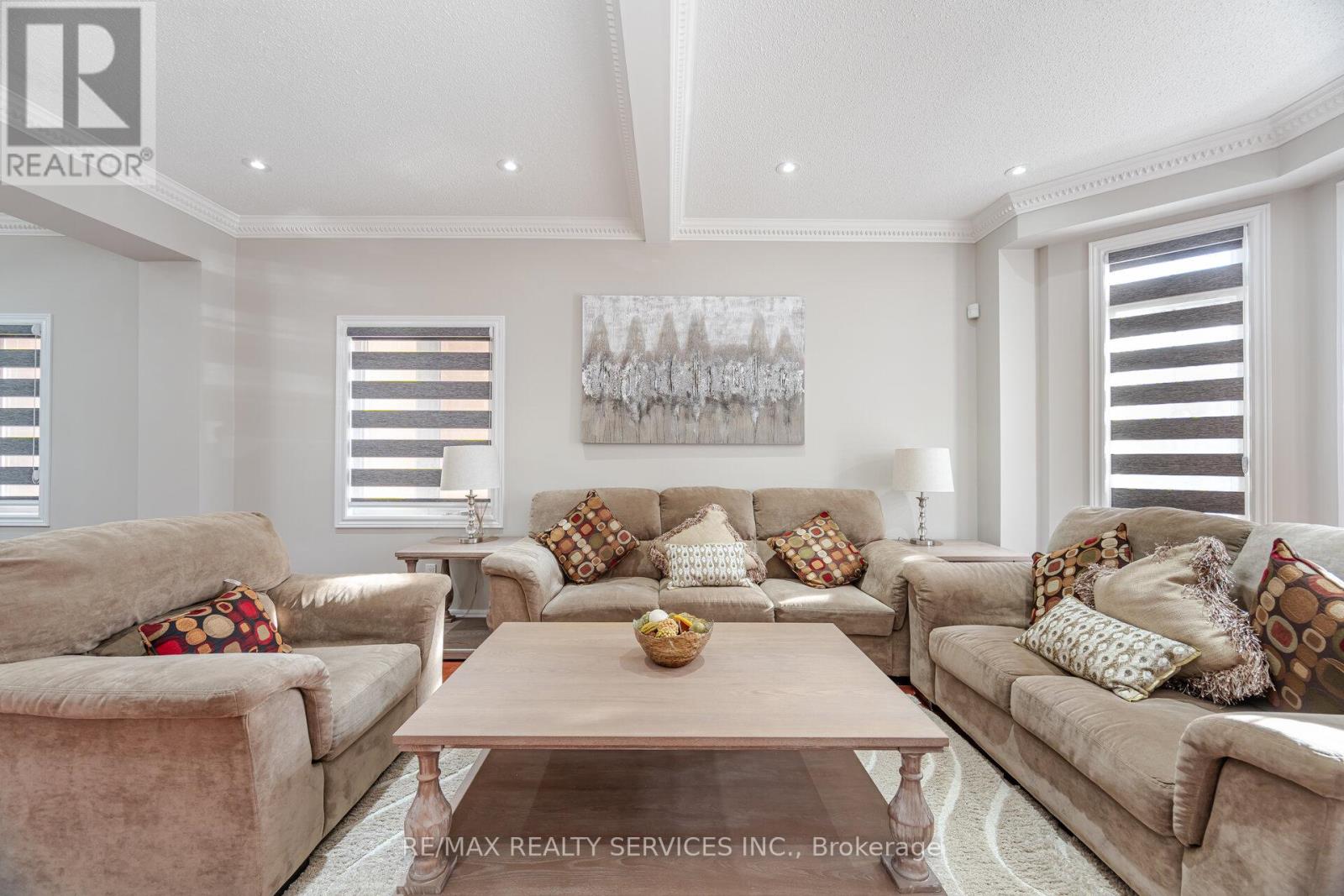 25 Mountain Gorge Road, Brampton (Sandringham-Wellington), Ontario  L6R 2X7 - Photo 8 - W12344812