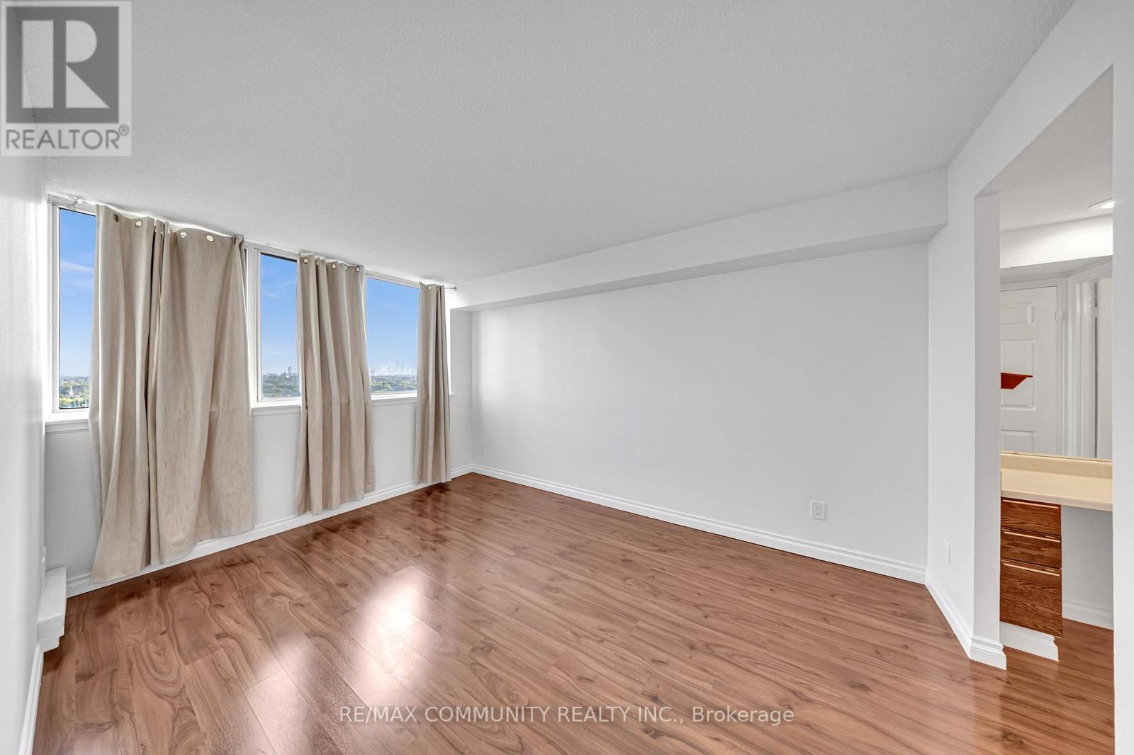 908 - 1360 Rathburn Road E, Mississauga (Rathwood), Ontario  L4W 4H4 - Photo 8 - W12344822