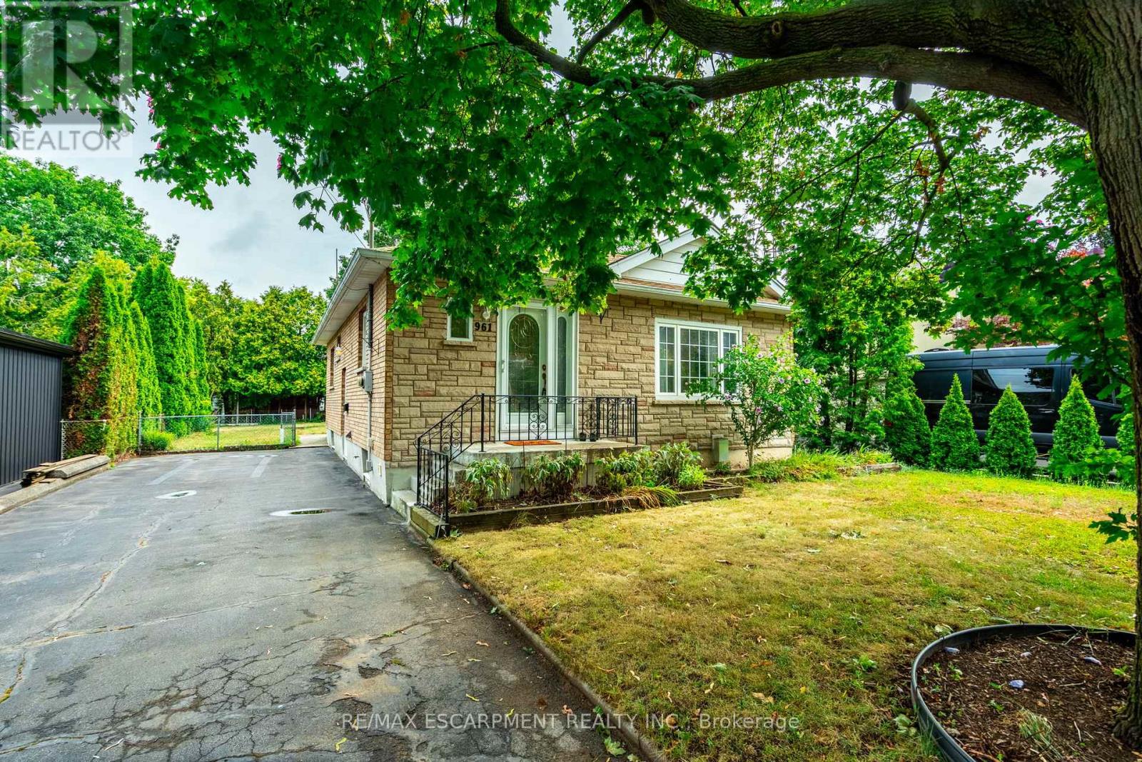 Property at 961 DANFORTH AVENUE image 4