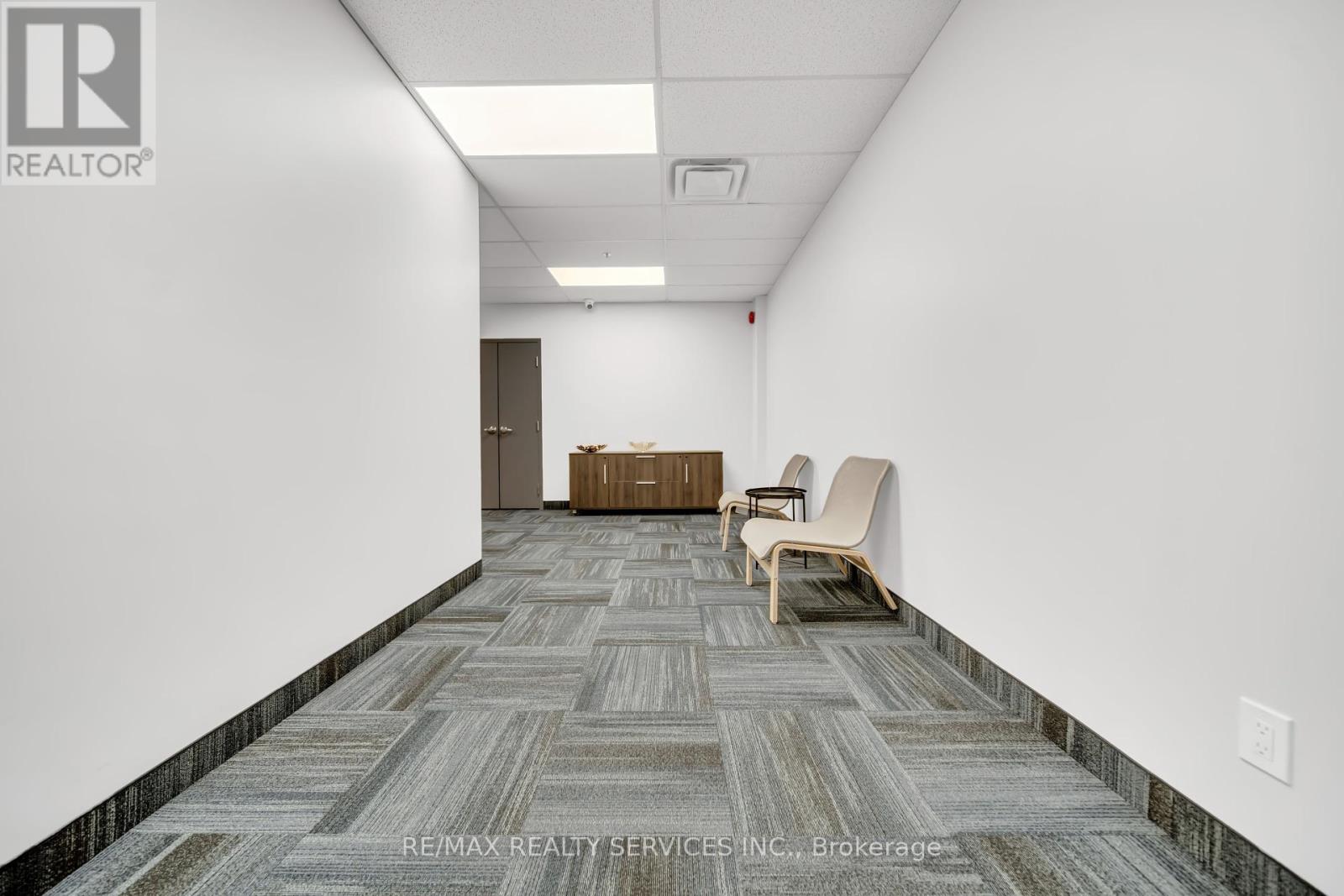204 - 6660 Kennedy Road, Mississauga, Ontario  L5T 2M9 - Photo 3 - W12344908