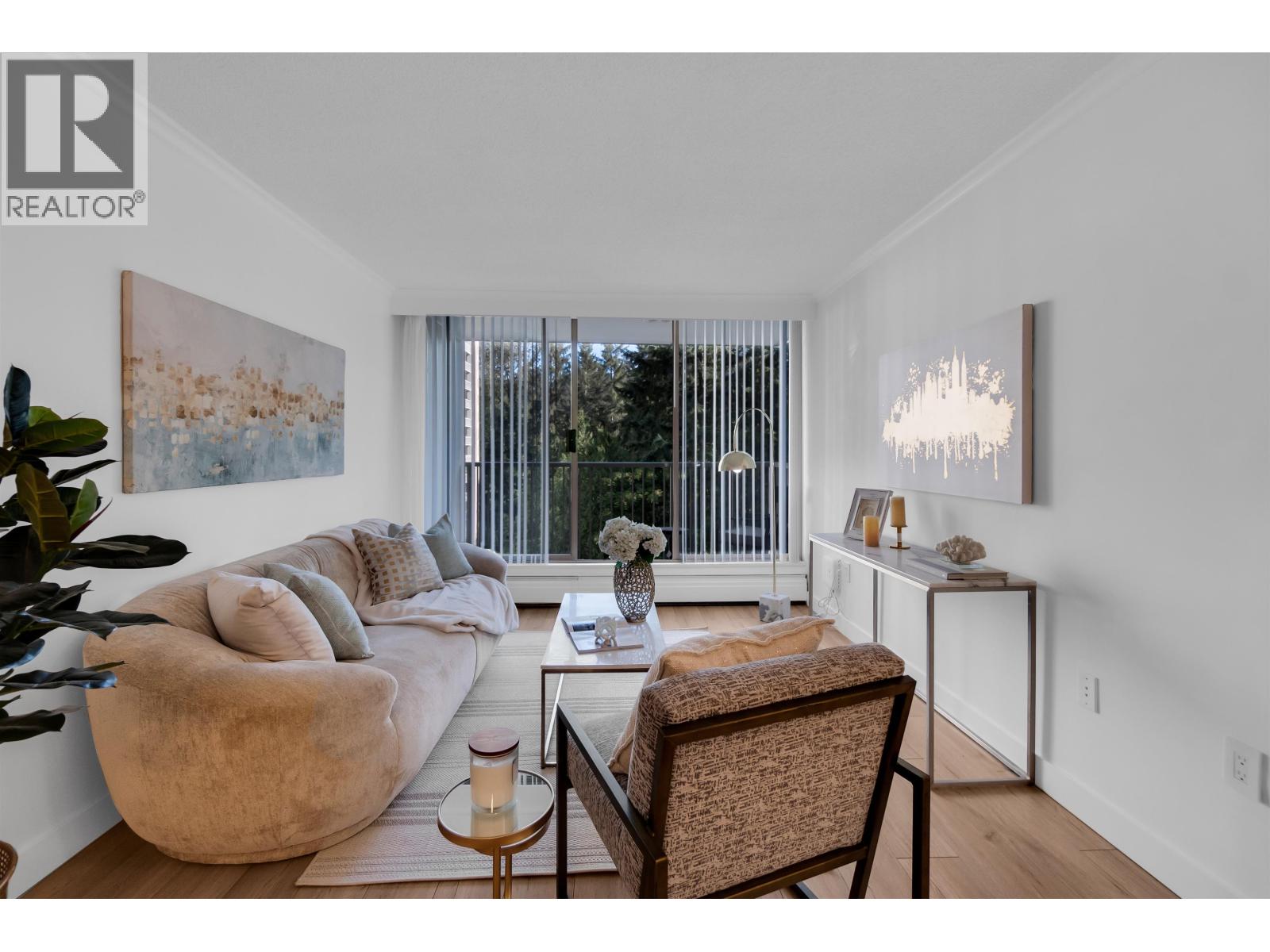 807 2004 FULLERTON AVENUE, North Vancouver, British Columbia