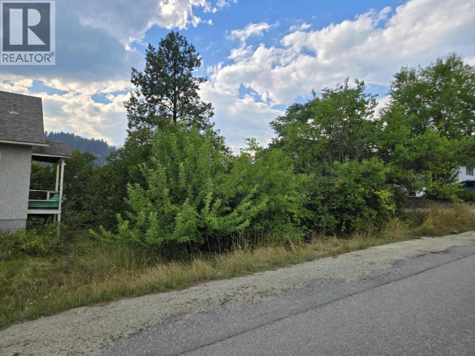 556 7th Avenue, Castlegar, British Columbia  V1N 1R4 - Photo 5 - 10359299