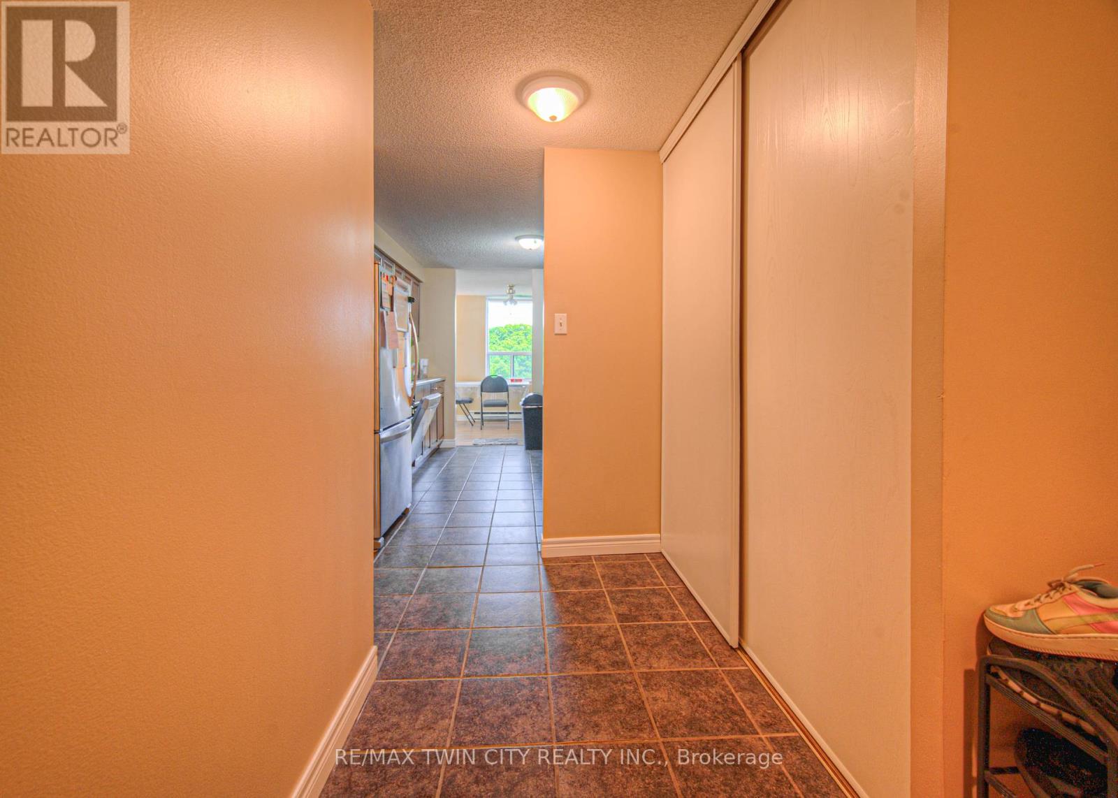 Property at 1412 - 35 GREEN VALLEY DRIVE W image 3
