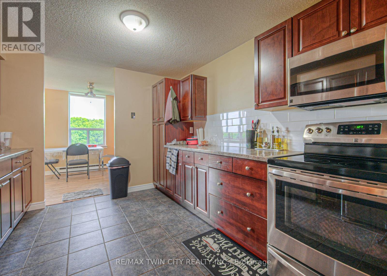 Property at 1412 - 35 GREEN VALLEY DRIVE W image 5
