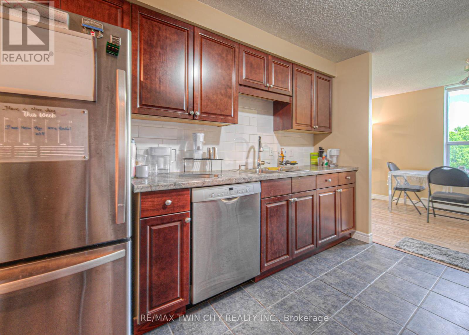1412 - 35 Green Valley Drive W, Kitchener, Ontario  N2P 2A5 - Photo 6 - X12344901