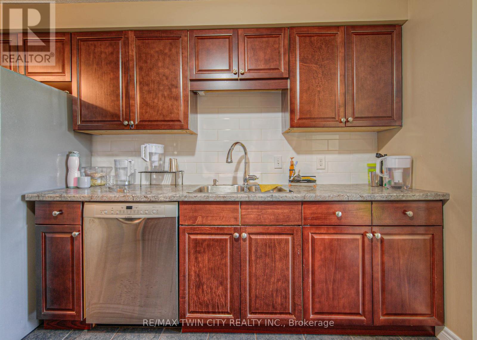 1412 - 35 Green Valley Drive W, Kitchener, Ontario  N2P 2A5 - Photo 7 - X12344901