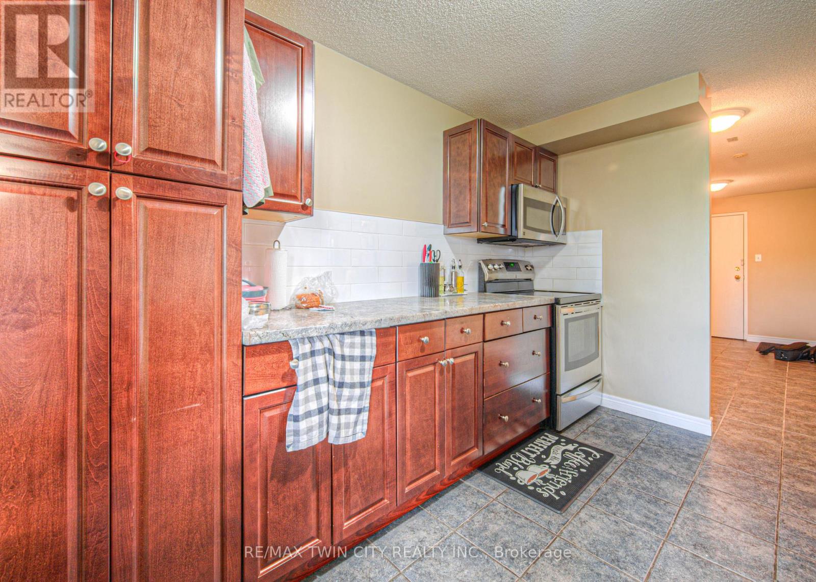 1412 - 35 Green Valley Drive W, Kitchener, Ontario  N2P 2A5 - Photo 8 - X12344901