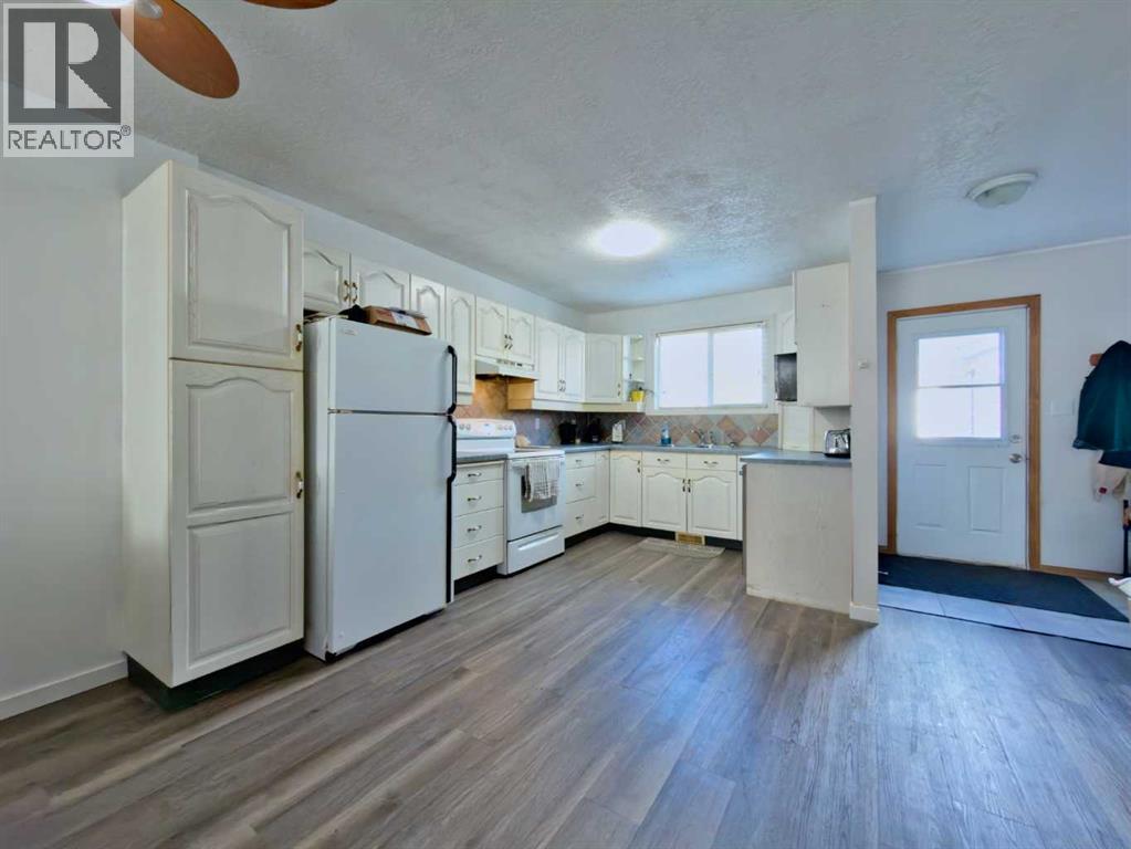 13205 15 Avenue, Blairmore, Alberta  T0K 0E0 - Photo 8 - A2238595