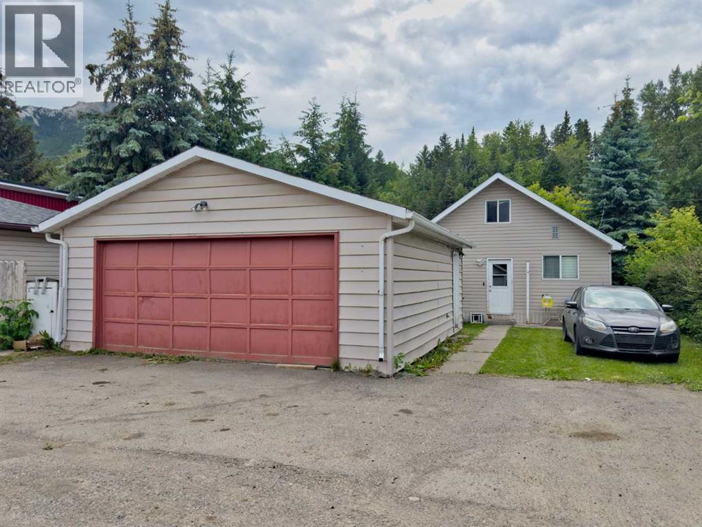 13205 15 Avenue, Blairmore, Alberta  T0K 0E0 - Photo 2 - A2238595