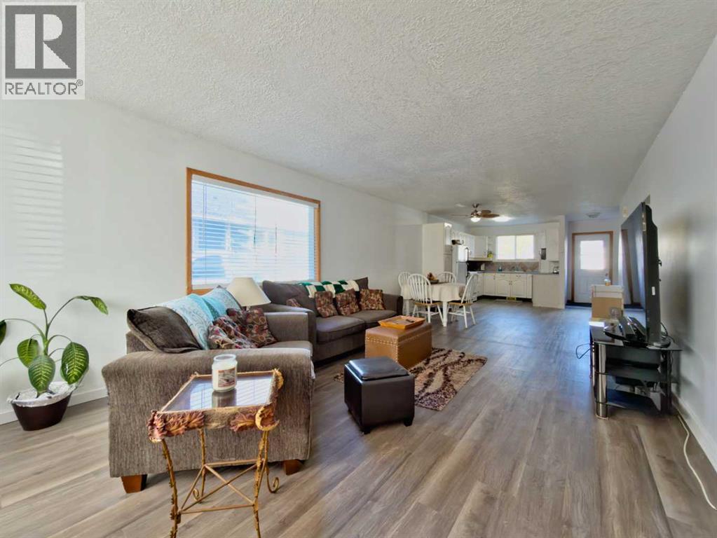 13205 15 Avenue, Blairmore, Alberta  T0K 0E0 - Photo 4 - A2238595