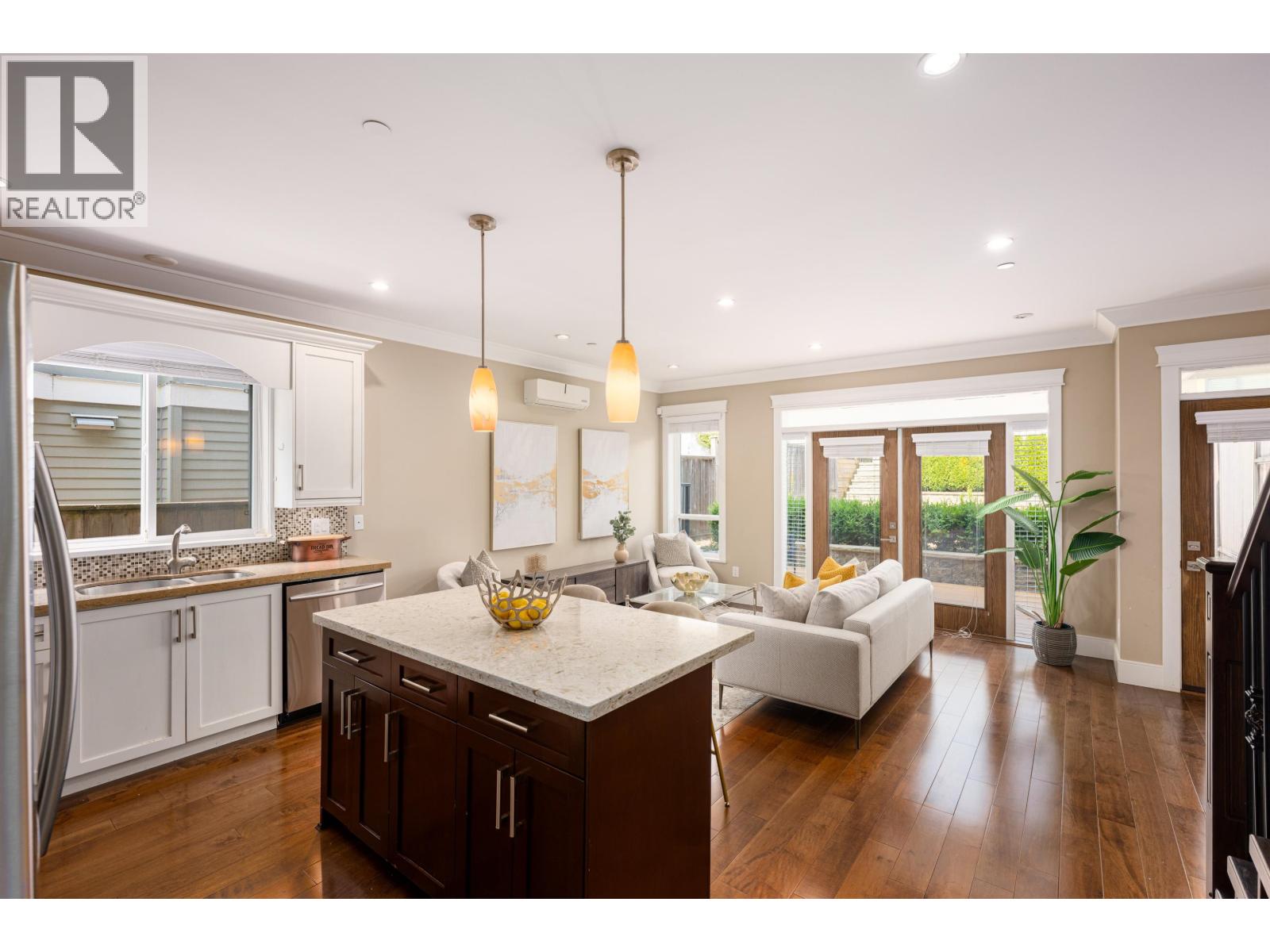 320 E Keith Road, North Vancouver, British Columbia  V7L 1V7 - Photo 11 - R3034204