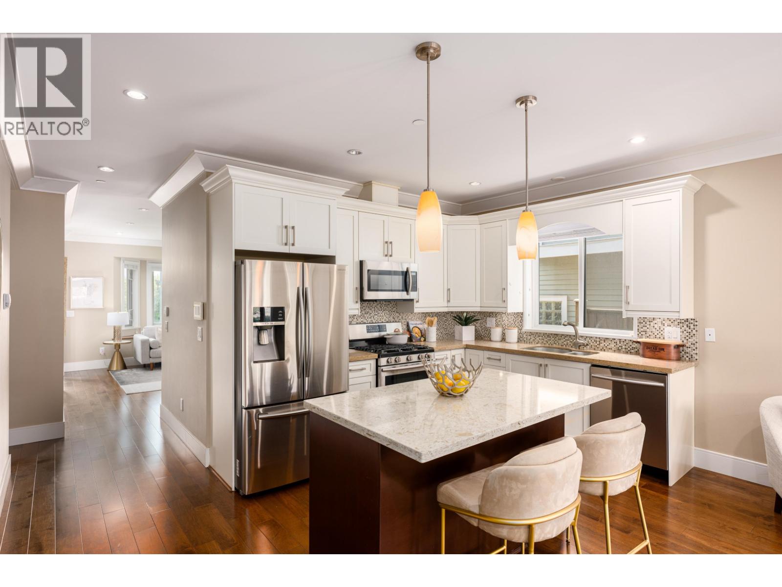 320 E Keith Road, North Vancouver, British Columbia  V7L 1V7 - Photo 13 - R3034204