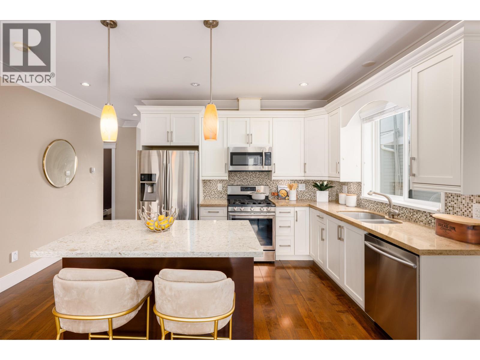 320 E Keith Road, North Vancouver, British Columbia  V7L 1V7 - Photo 14 - R3034204
