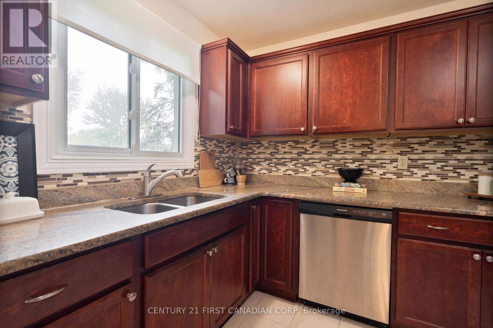 54 Four Oaks Crescent, London South, Ontario  N6J 4B7 - Photo 7 - X12345045