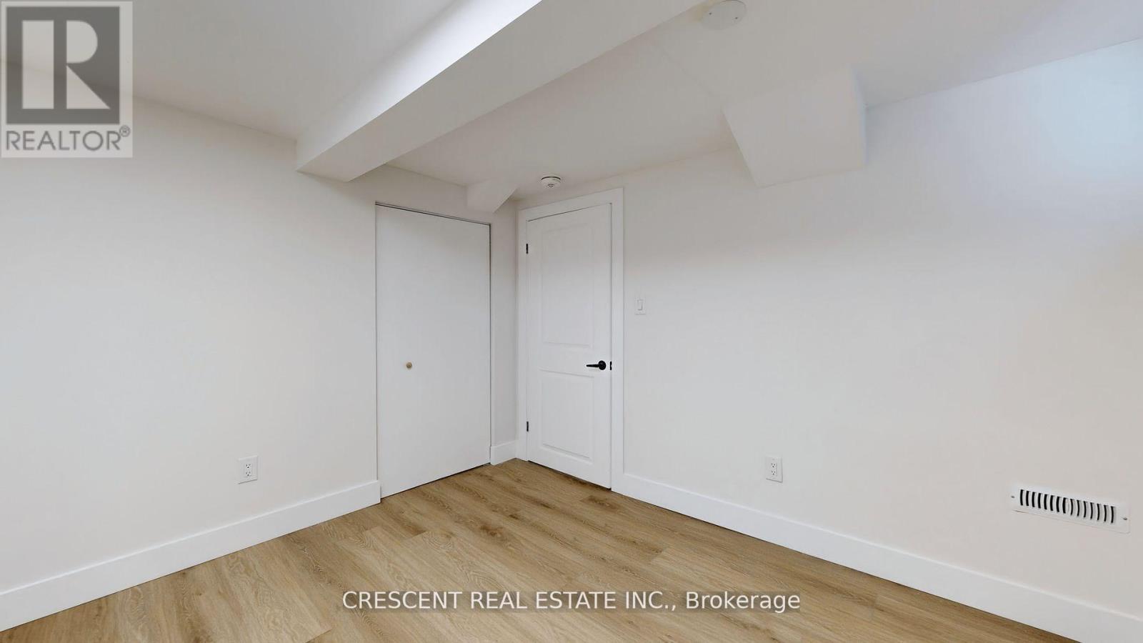 261 Barrie Road, Orillia, Ontario  L3V 2R4 - Photo 36 - S12344927