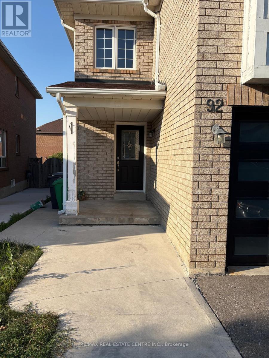 92 Whiteface Crescent, Brampton, Ontario  L6X 4W7 - Photo 2 - W12344939