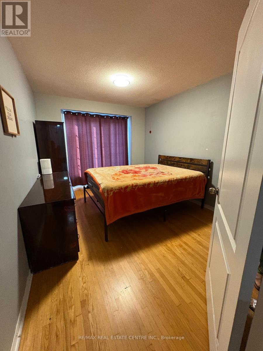 92 Whiteface Crescent, Brampton, Ontario  L6X 4W7 - Photo 22 - W12344939