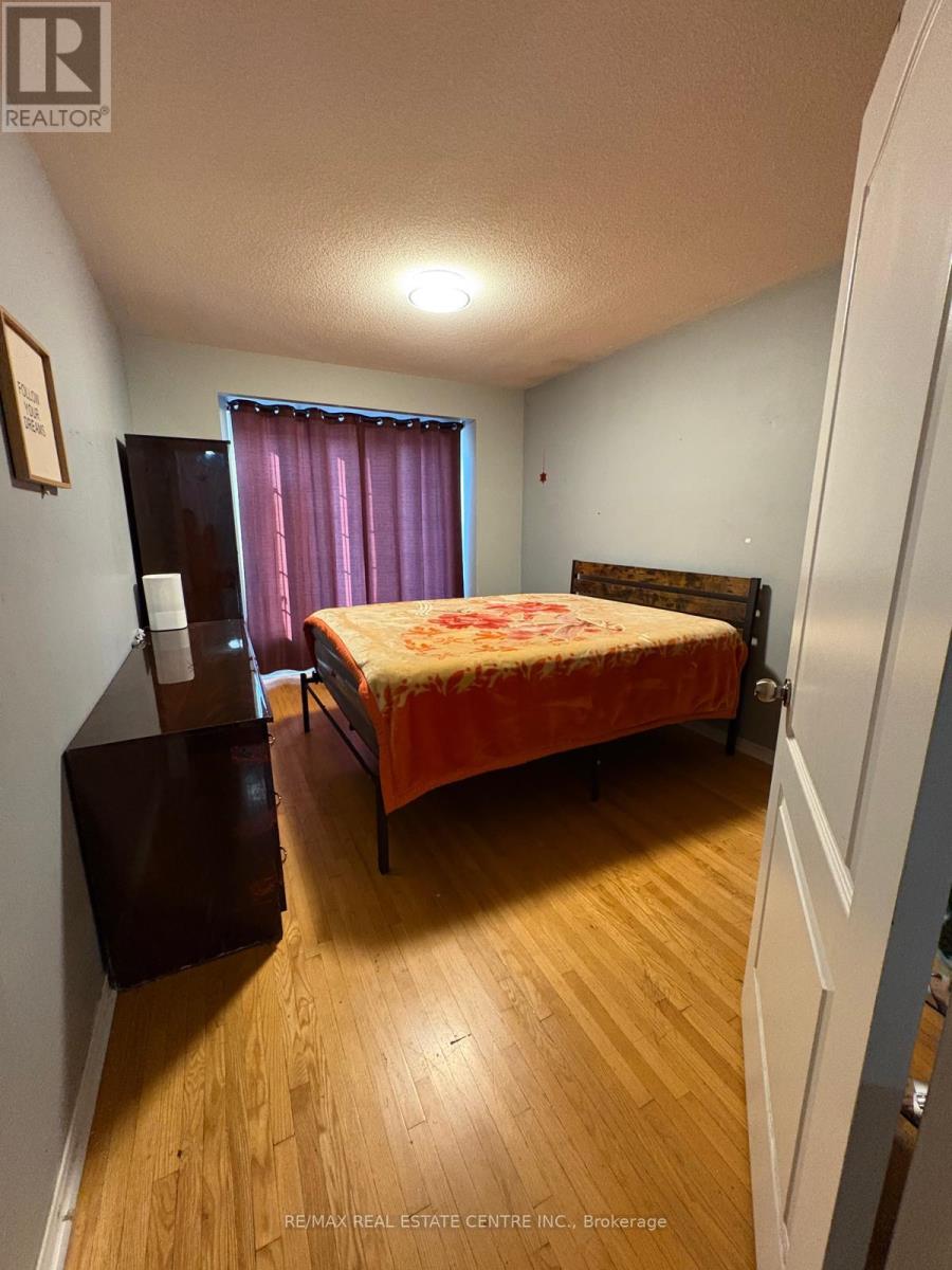 92 Whiteface Crescent, Brampton, Ontario  L6X 4W7 - Photo 23 - W12344939