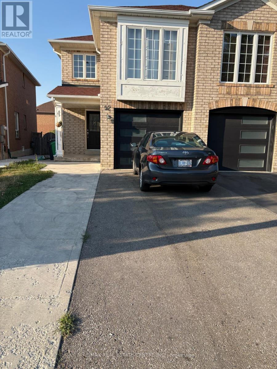 92 Whiteface Crescent, Brampton, Ontario  L6X 4W7 - Photo 5 - W12344939