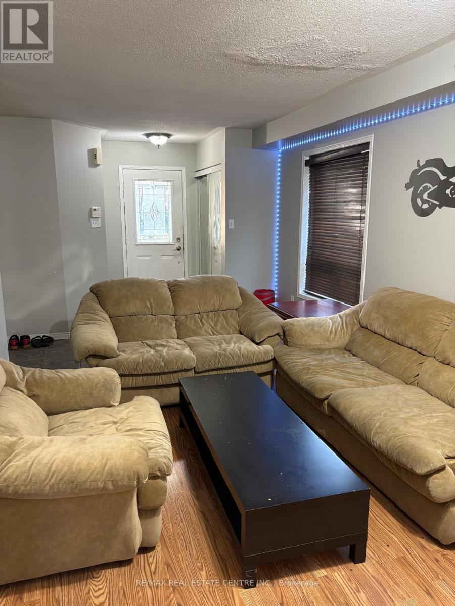 92 Whiteface Crescent, Brampton, Ontario  L6X 4W7 - Photo 6 - W12344939