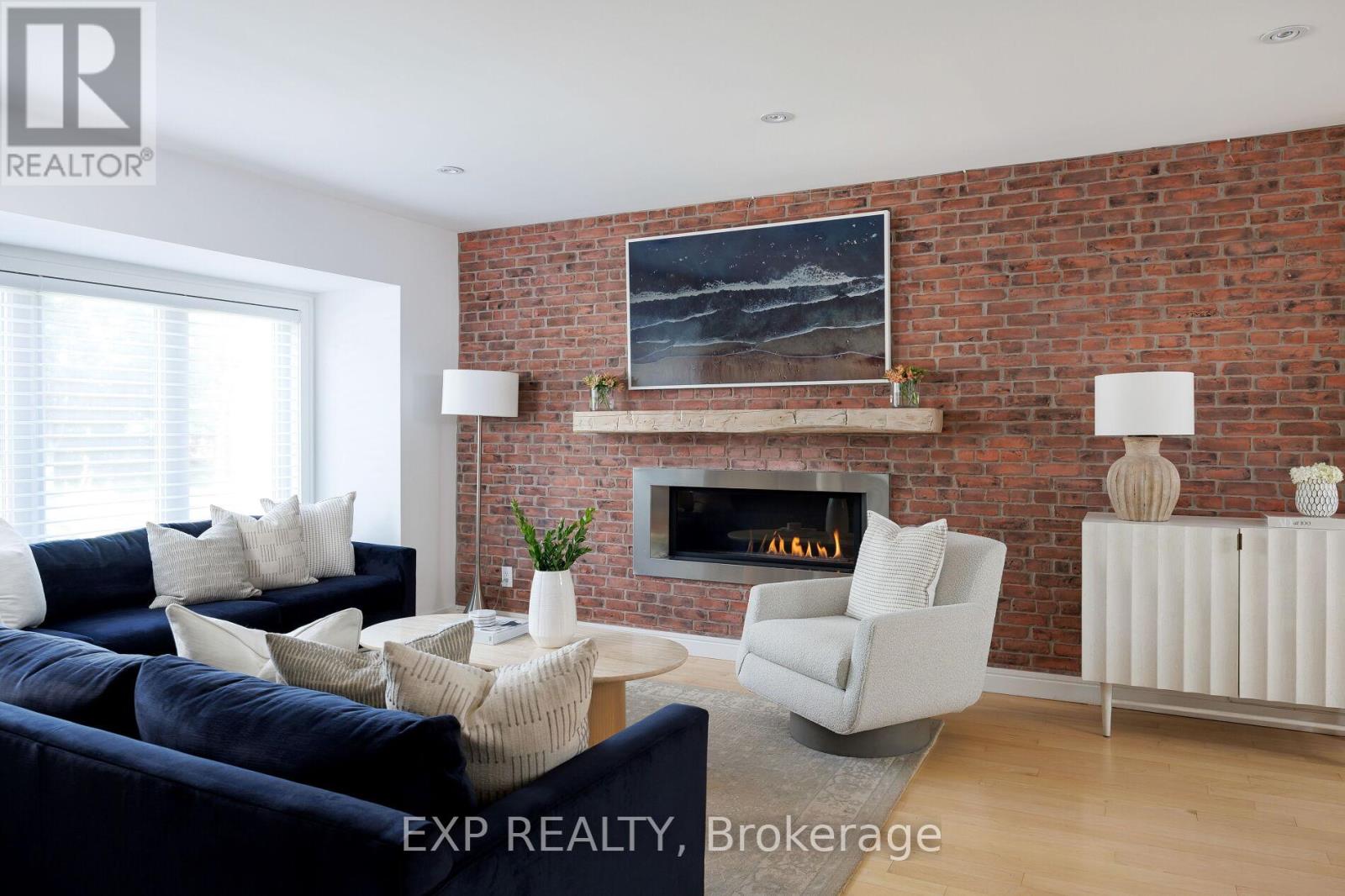 Property at 870 ROYAL YORK ROAD image 2