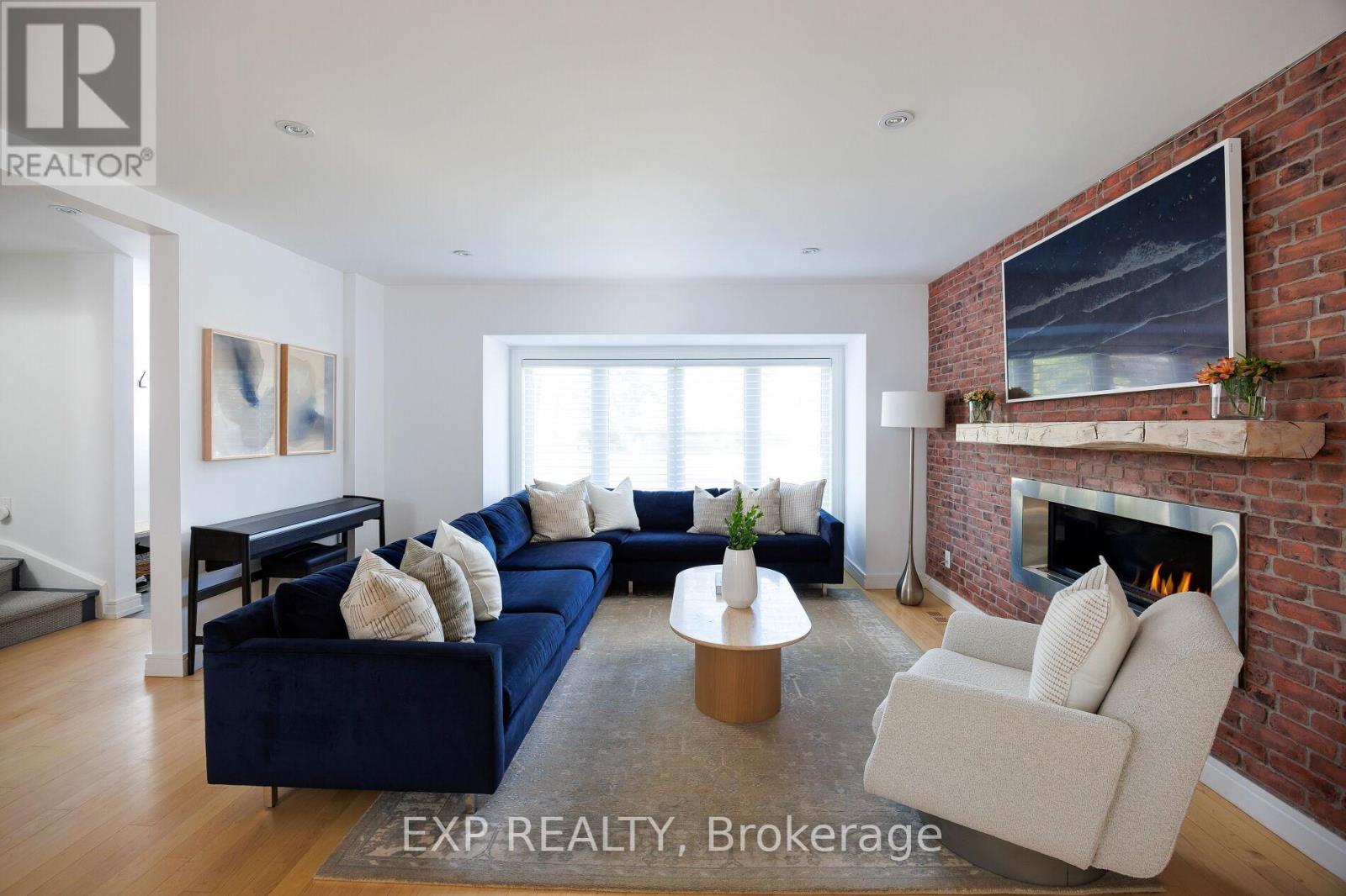 Property at 870 ROYAL YORK ROAD image 4