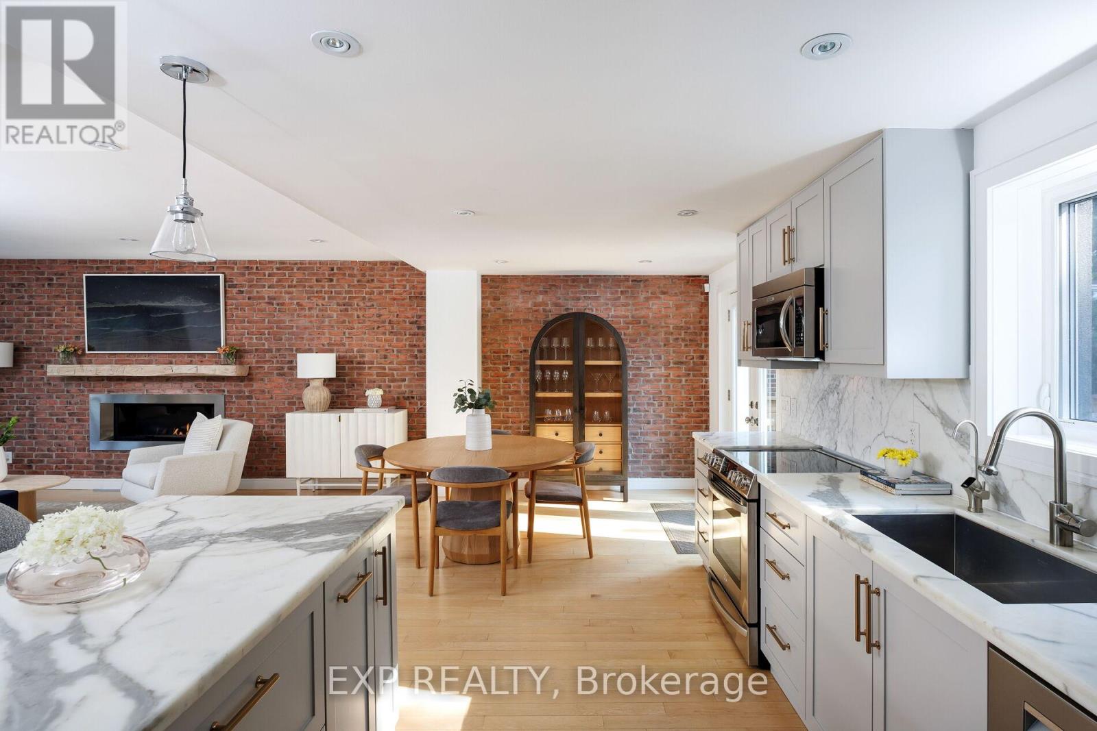 Property at 870 ROYAL YORK ROAD image 5