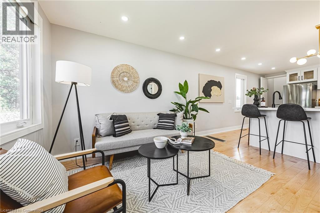 Property at 2016 BARTON Street E image 1