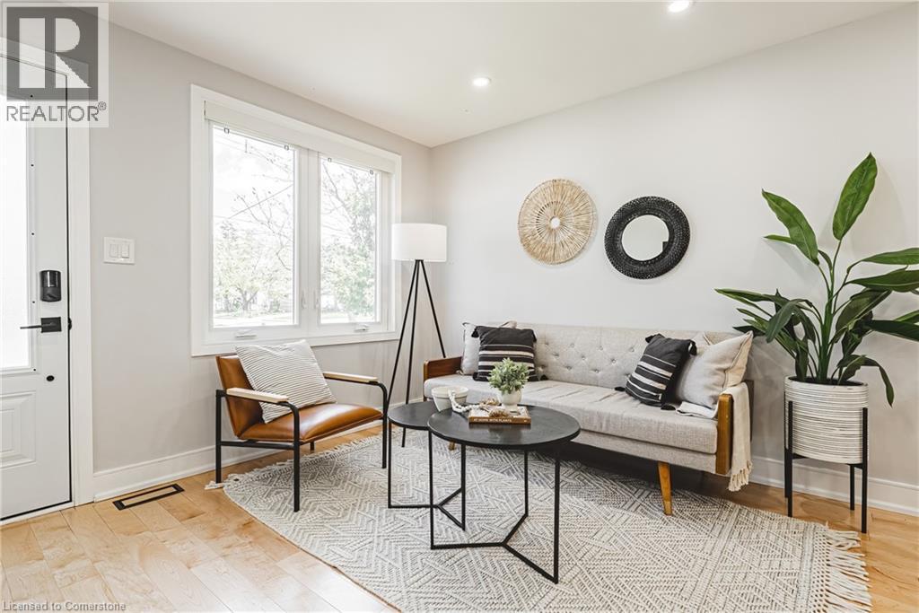 Property at 2016 BARTON Street E image 5