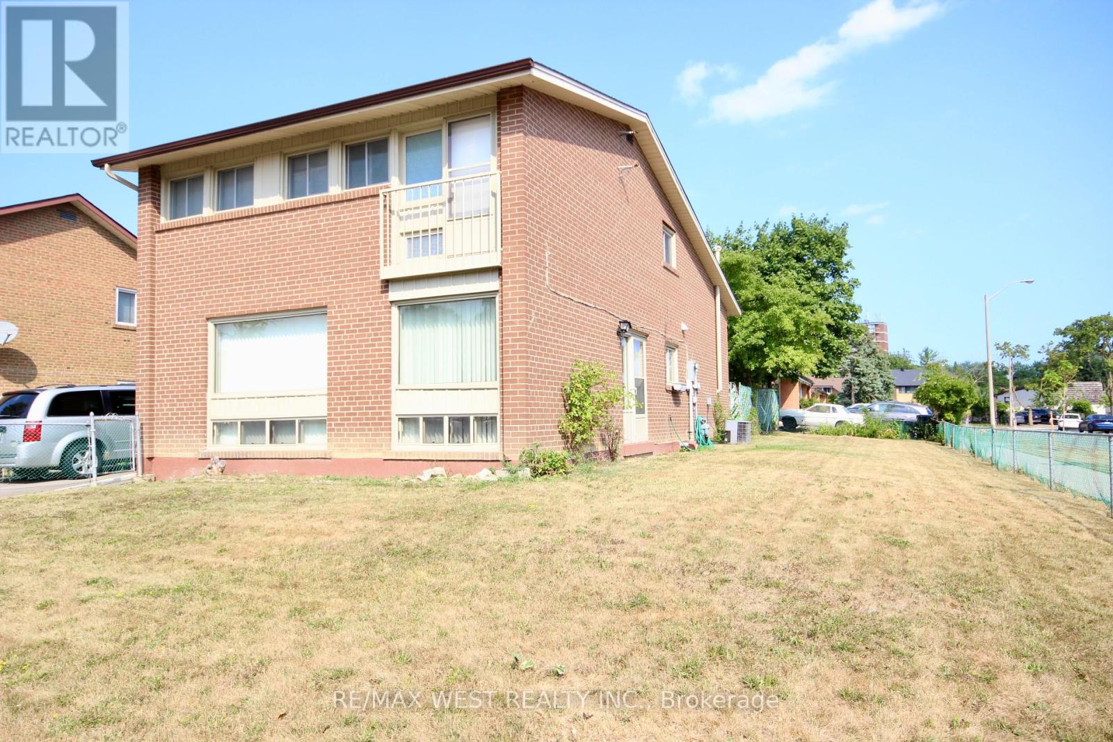 84 ORPINGTON CRESCENT, Toronto, Ontario