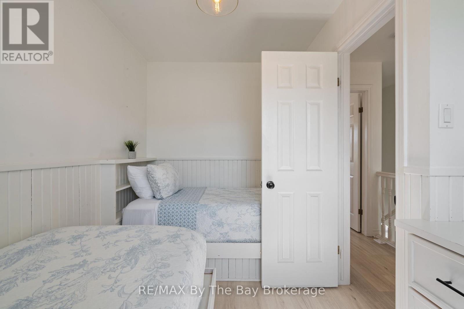 15 Baker Street, Wasaga Beach, Ontario  L9Z 2G8 - Photo 21 - S12092333