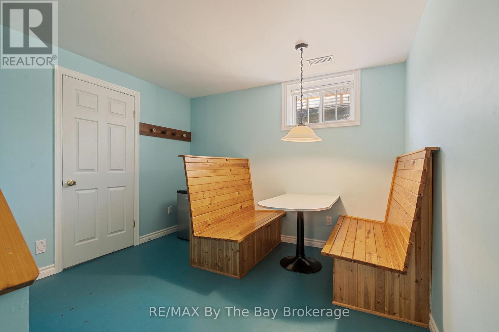 15 Baker Street, Wasaga Beach, Ontario  L9Z 2G8 - Photo 25 - S12092333