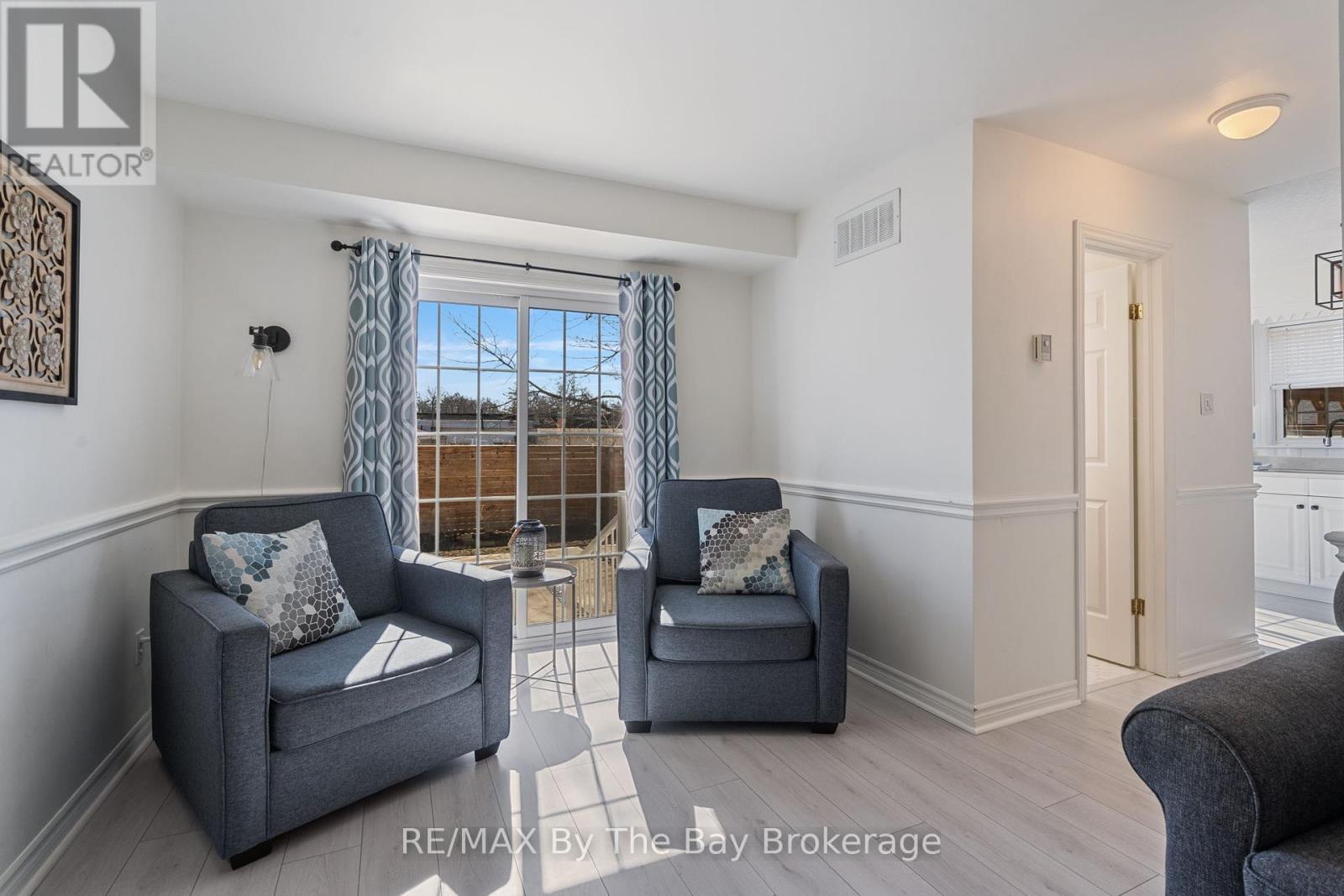 15 Baker Street, Wasaga Beach, Ontario  L9Z 2G8 - Photo 6 - S12092333