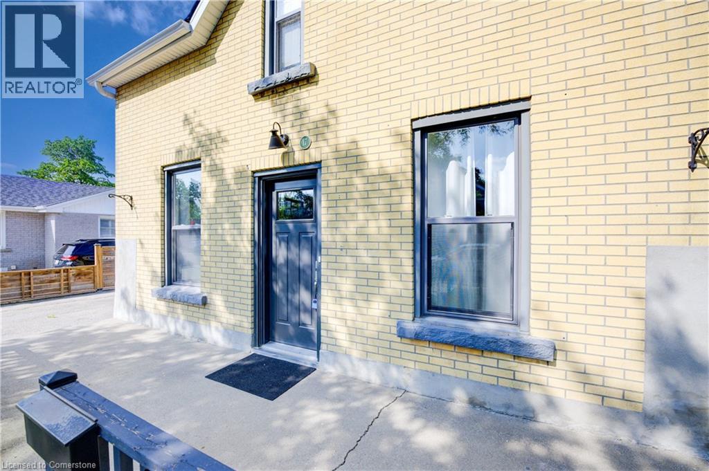 Property at 17 PORTLAND Street image 3