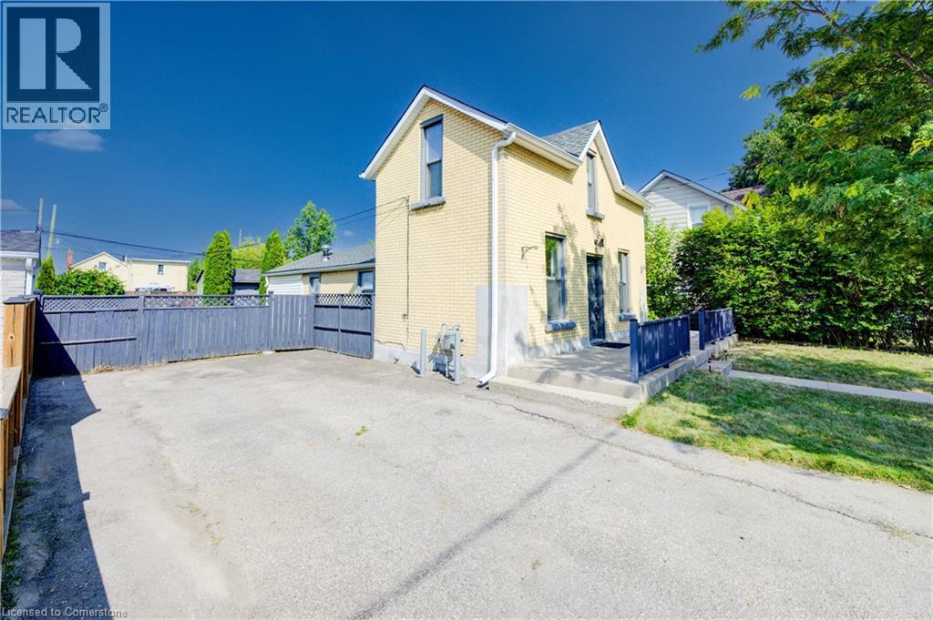 Property at 17 PORTLAND Street image 4