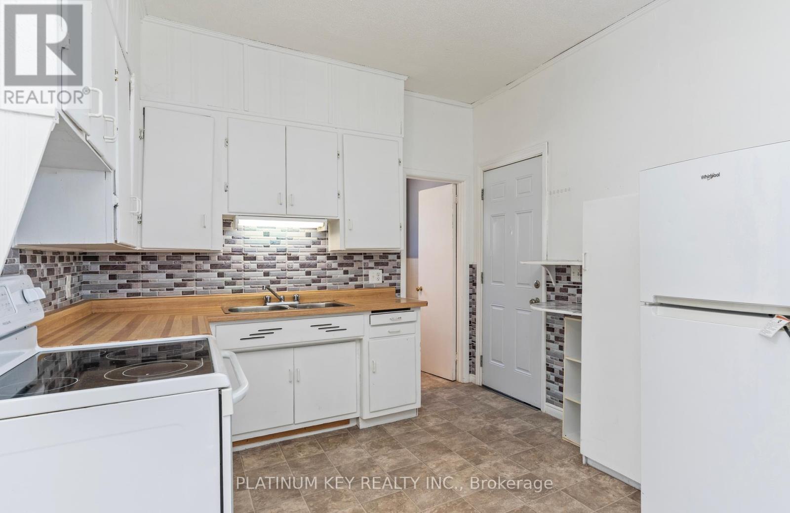 59 Maitland Terrace, Strathroy-Caradoc, Ontario  N7G 1L2 - Photo 8 - X12275548