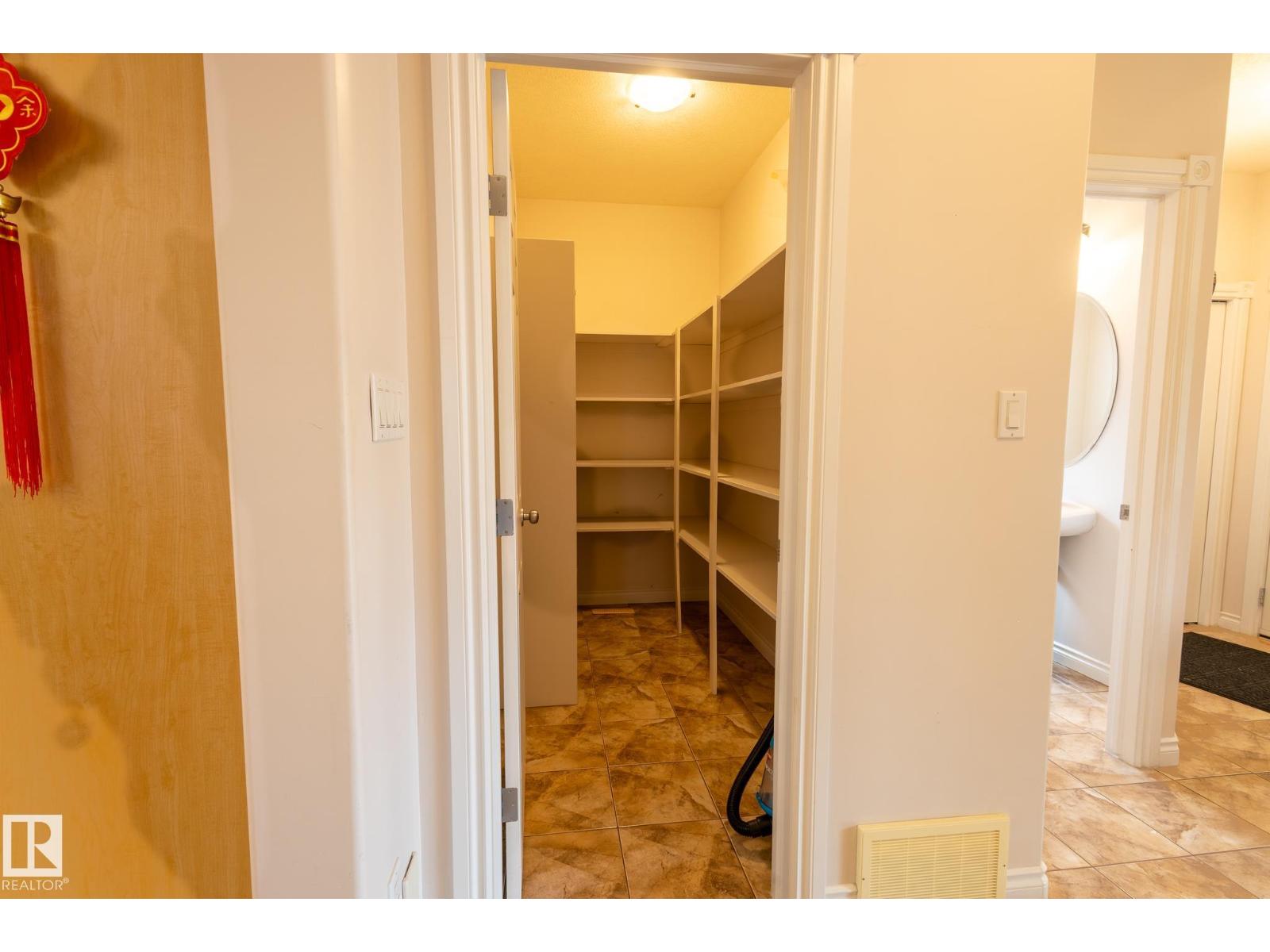 10708 76 Av Nw, Edmonton, Alberta  T6E 1L7 - Photo 11 - E4449393