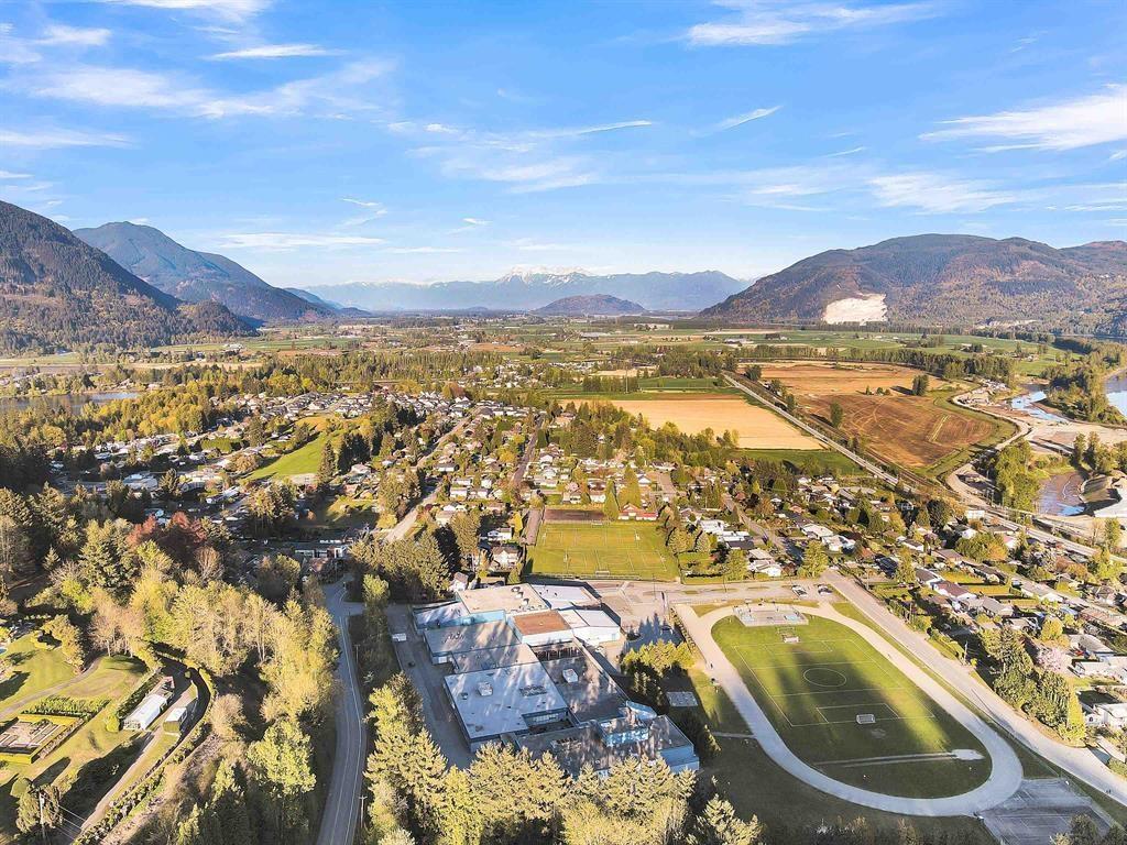 8254 Manson Street, Mission, British Columbia  V2V 6P9 - Photo 3 - R3005517