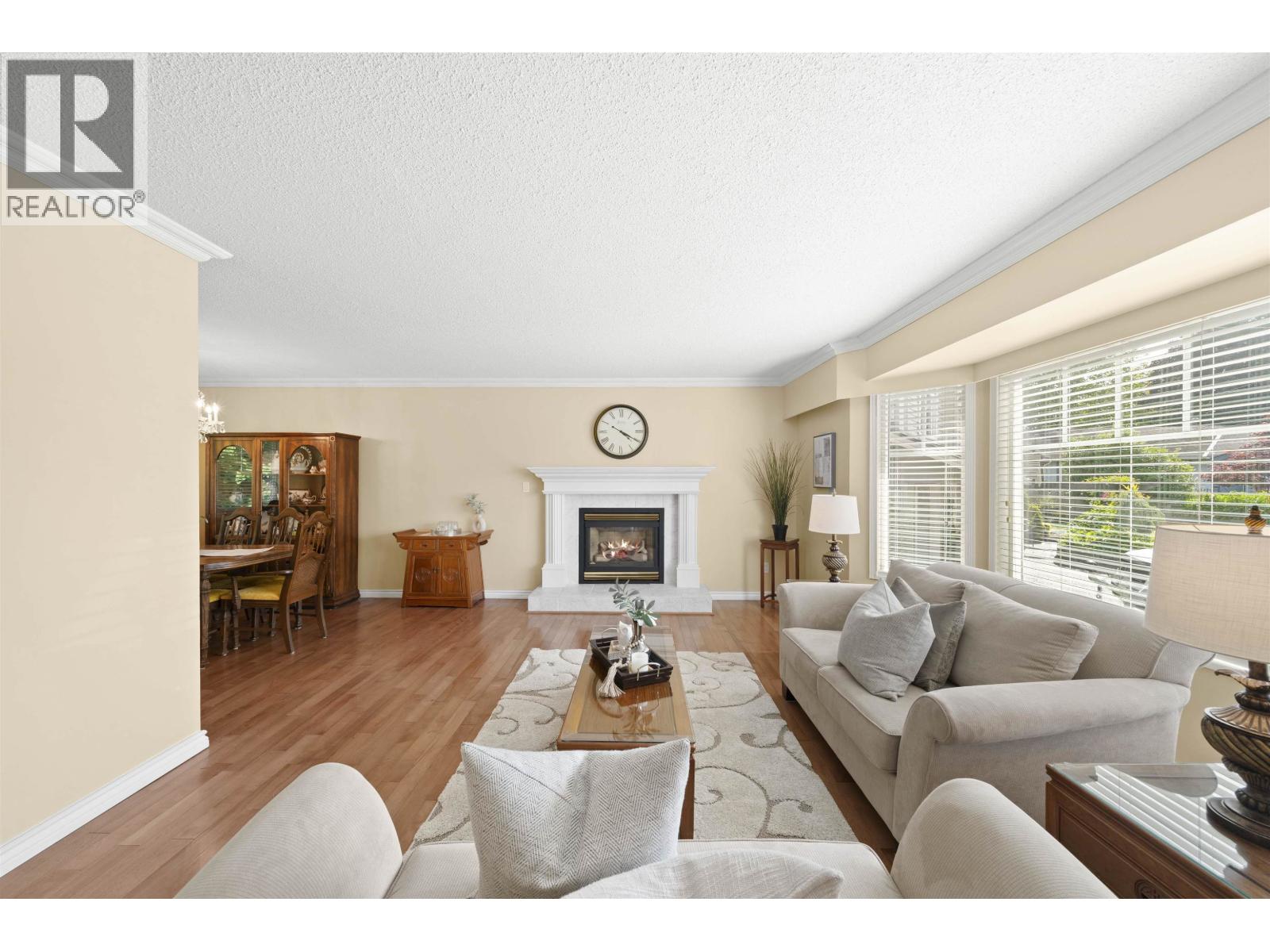 Property at 5586 44 AVENUE image 2