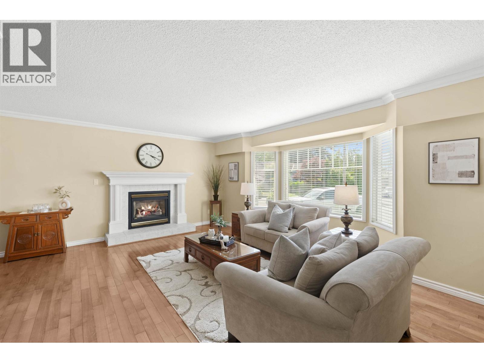 Property at 5586 44 AVENUE image 3