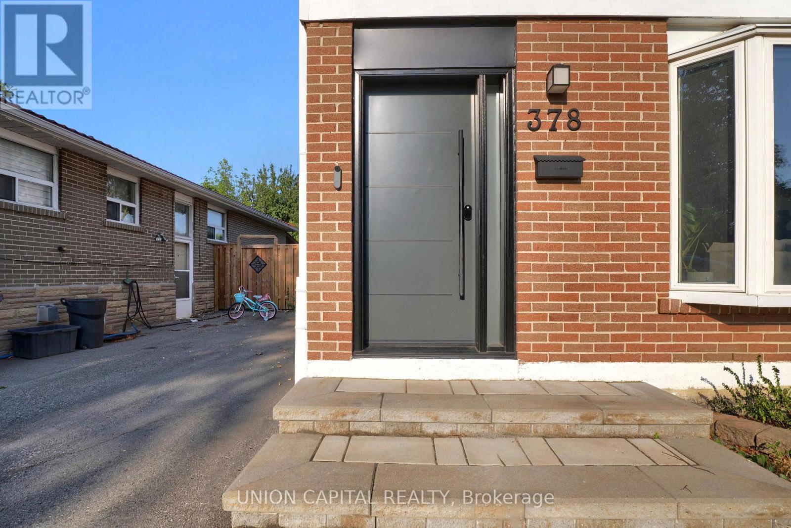 Property at 378 HOLLYBERRY TRAIL image 3