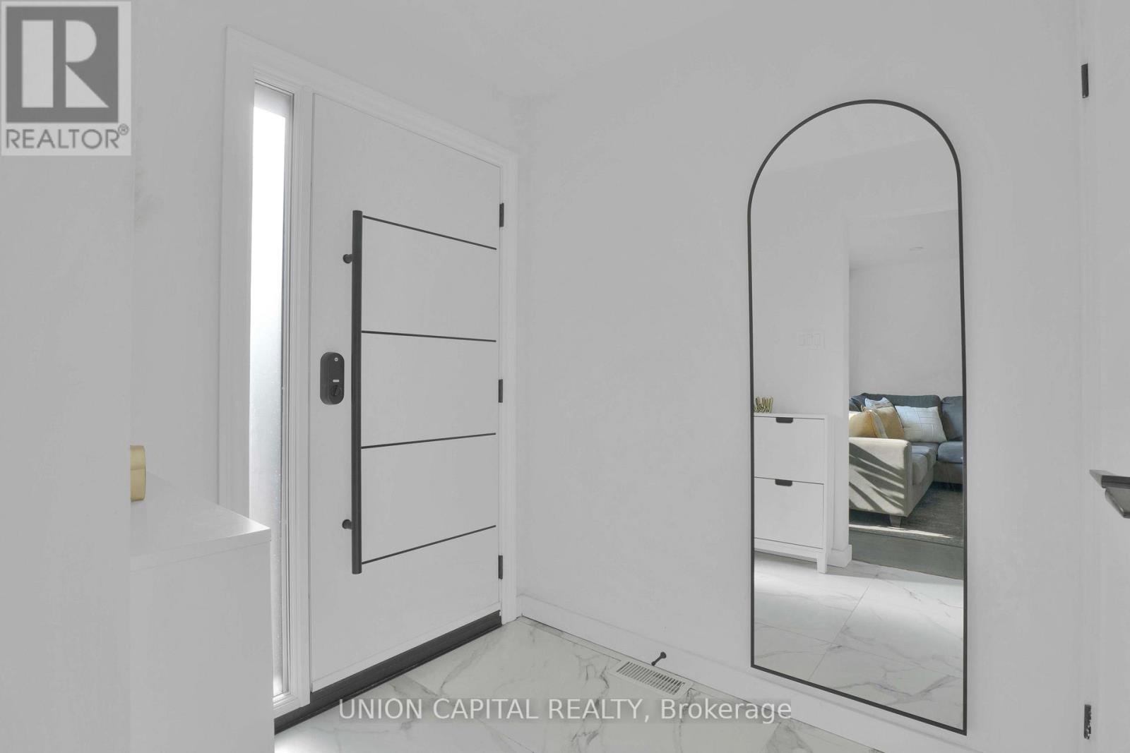 Property at 378 HOLLYBERRY TRAIL image 4