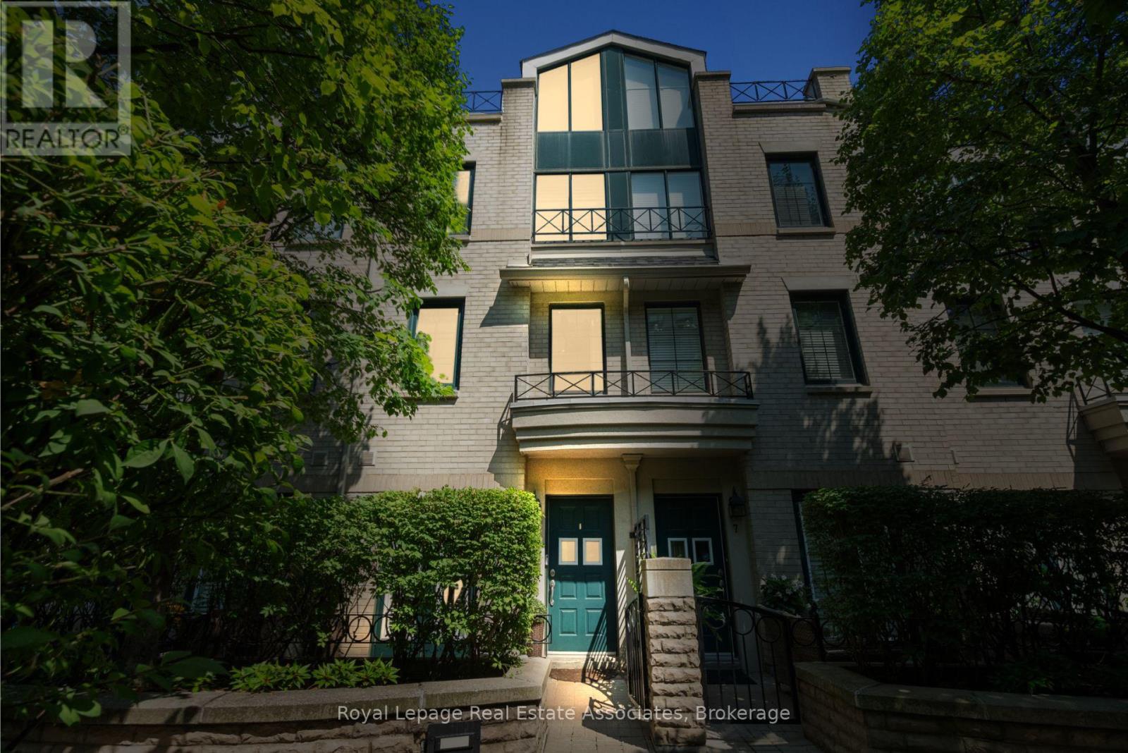 Property at 8 - 1 BAXTER STREET image 1