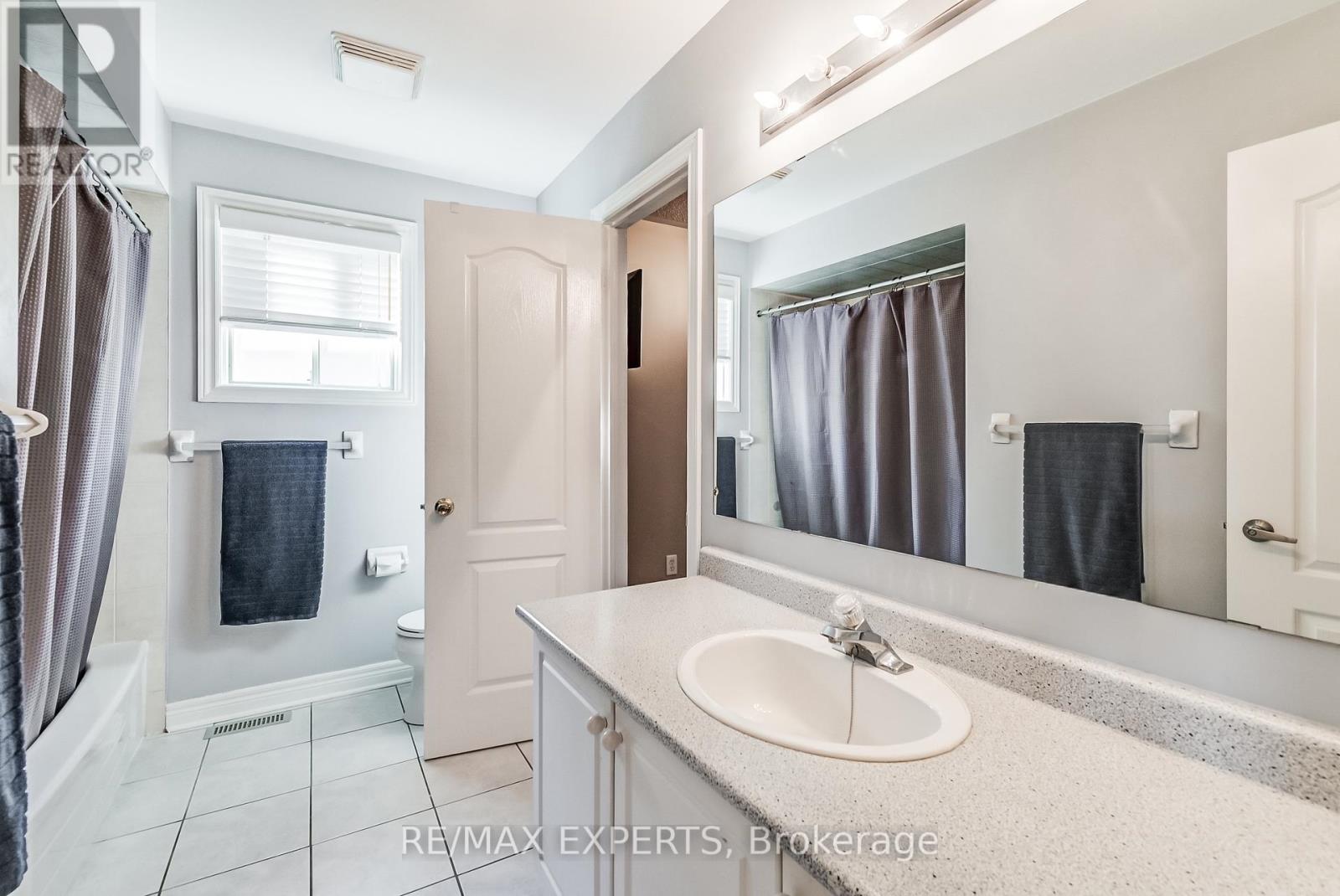 8 Pine Hollow Crescent, Vaughan (Maple), Ontario  L6A 2L6 - Photo 31 - N12345026